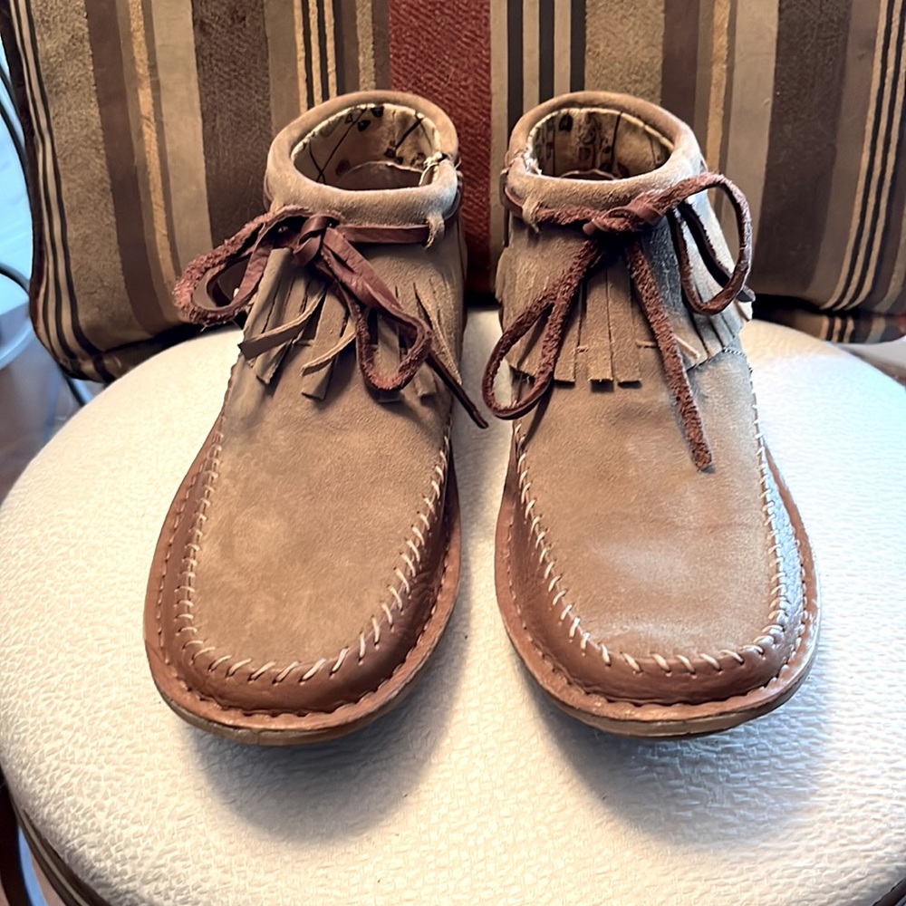 Hush Puppies Recline Ankle Fringe Boots- Taupe Suede- BNIB-  MINT condition